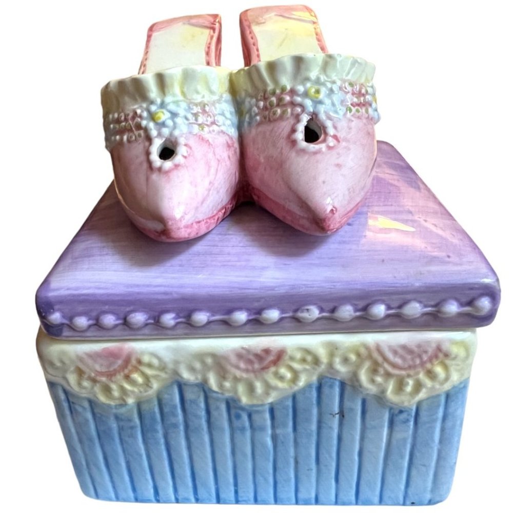 Vintage Ceramic Trinket Box | 3D High Heel Lid | Pastel Vanity, Shoes Theme